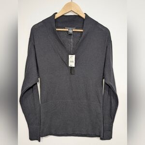 Preswick & Moore Women's Md. Batwing Black V-Neck Long Sleeve Top